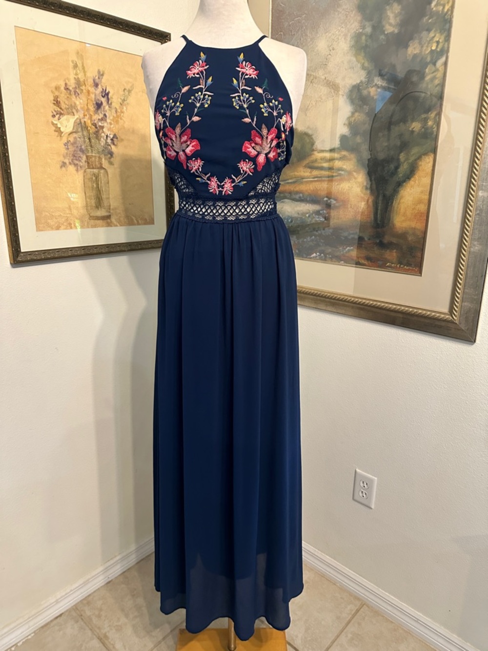 NWT Soieblu Navy Floral/Lace Embroidered Halter Maxi Dress w/Adj Straps -Large - Picture 6 of 15